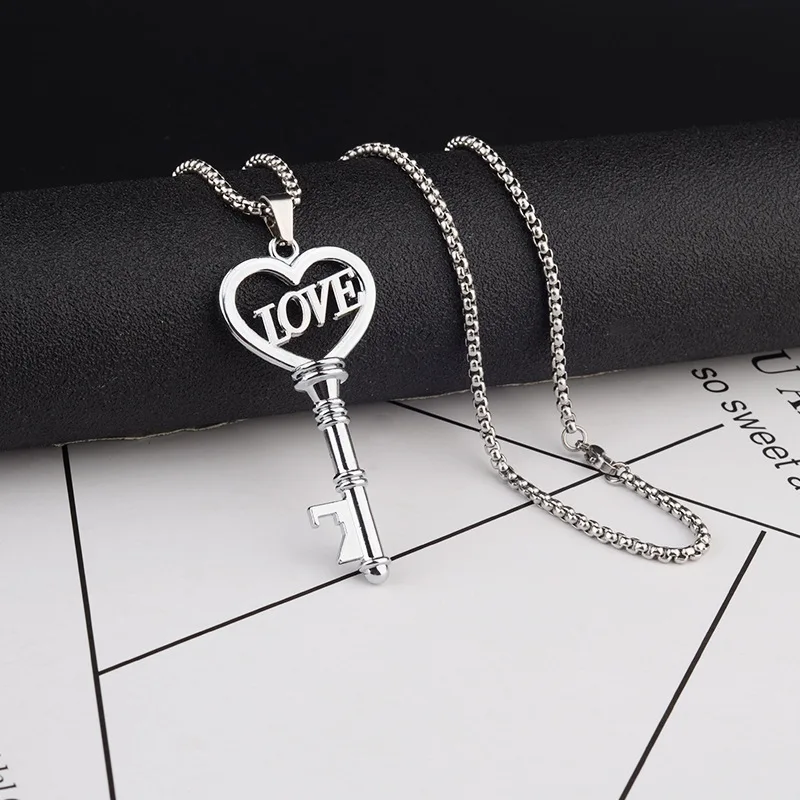 

Fashion Simple Heart Key Pendant Titanium Steel Necklaces For Men and Women Holiday Gift Hip Hop Love Sweater Chain Punk Jewelry