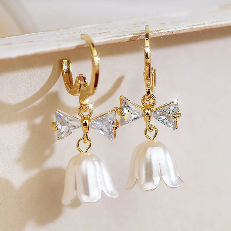 

2022 New Popular Acrylic Flowers Fashion Women Earring Inlay Bowknot Shine Exquisite Zircon Grace Ladies Earrings Holiday Gift