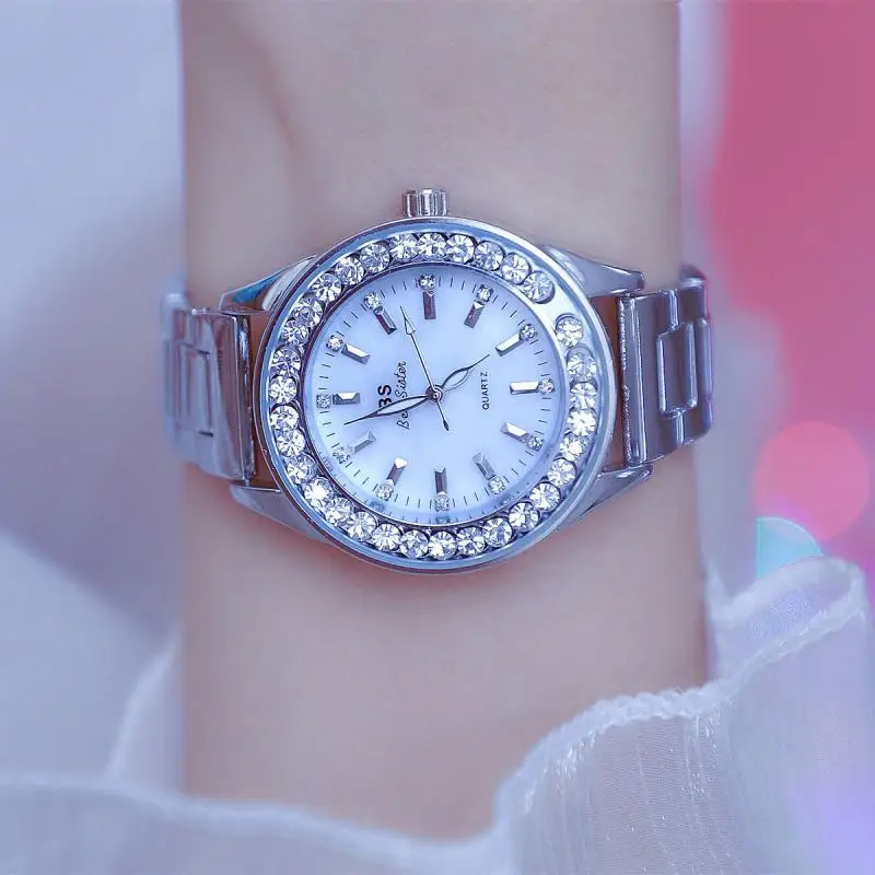 Часы наручные женские с бриллиантами брендовые элегантные золотистые браслетом