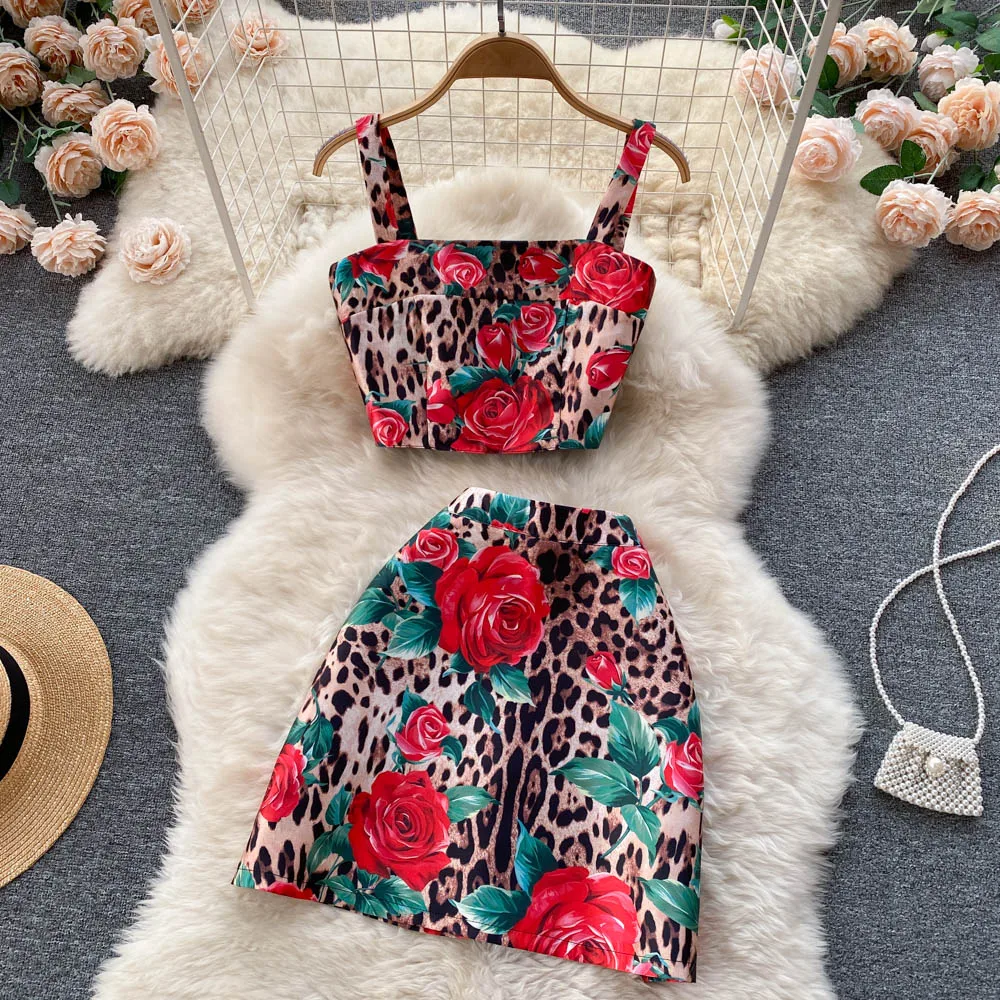 

Новинка лета 2022, нежный и милый костюм для девочек, женский топ с короткими бретельками и юбка с высокой талией, модный сексуальный комплект ...