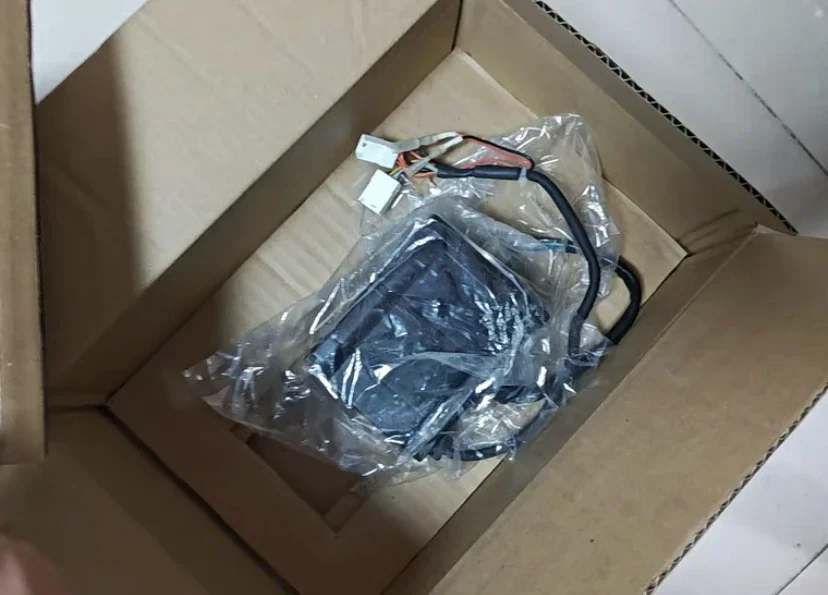 SGMPH-02ANA-YR13 Совершенно новый серводвигатель SGMPH 02ANA YR13