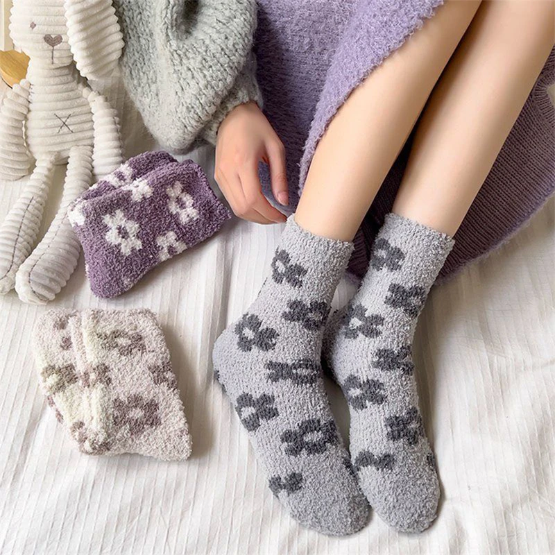 

Милые носки из кораллового бархата с маленькими цветами, зимние носки средней длины, бархатные утепленные теплые милые носки для сна, домашние носки для пола