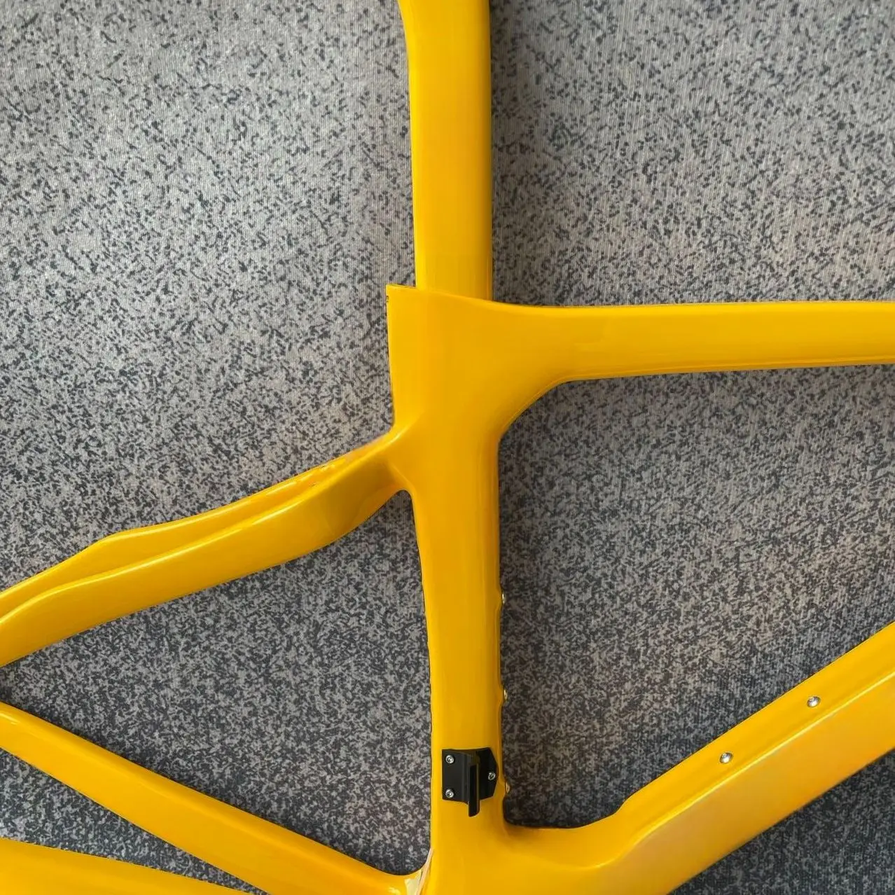 

Carbon Fiber Frame Yellow Bicycle Frame V/Disc Brake Bike Frame T1100 With Hnadlebar Fit Di2 Made in Taiwan