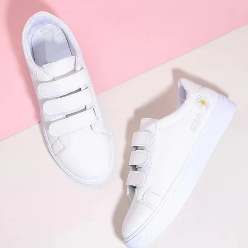 

2021 Women Casual Shoes Convenient Breathable White All-match Round Head Fashion Flower Decoration Sneakers Woman Shoes