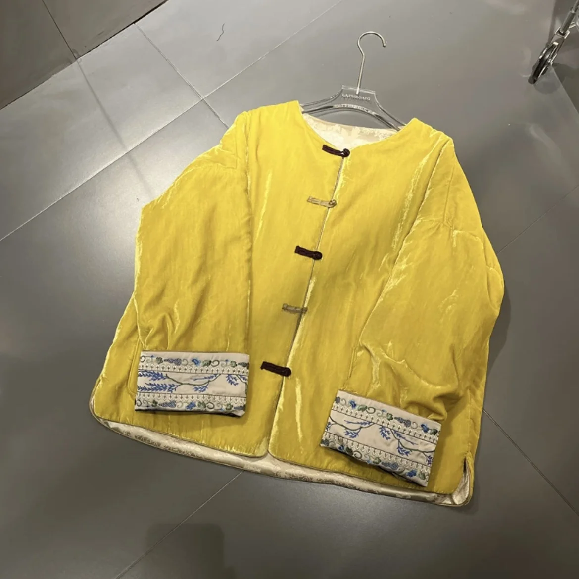 Зима 2024 новый китайский бархатный трехмерный жаккардовый топ с вышивкой