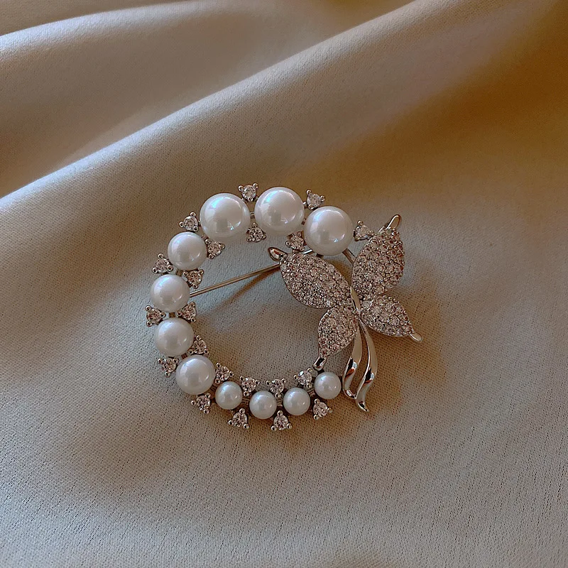 Fashion Pearl and Rhinestone Brooches for Women Baroque Trendy Butterfly Pins Clothes Accessories Wedding Gifts