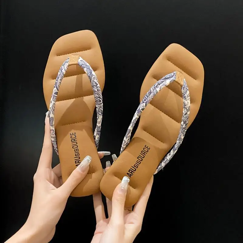 Летние Новые повседневные тапочки на плоской подошве женские шлепанцы пляжная