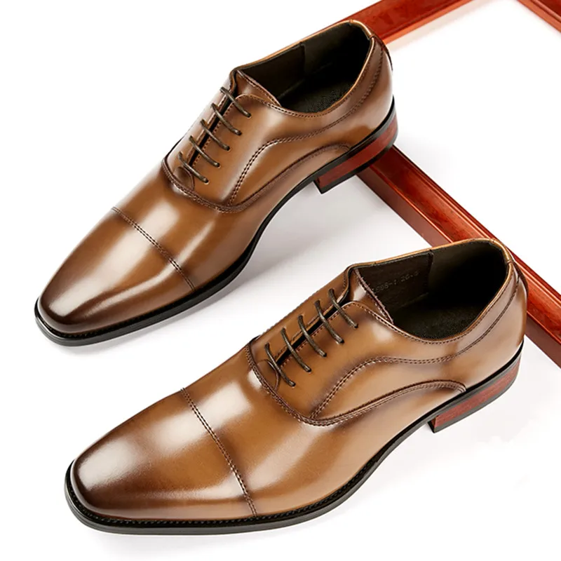 Мужские классические туфли из спилка с острым носком |