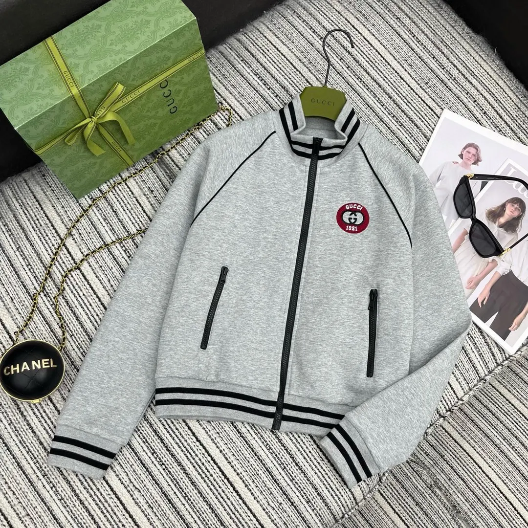 Модный костюм