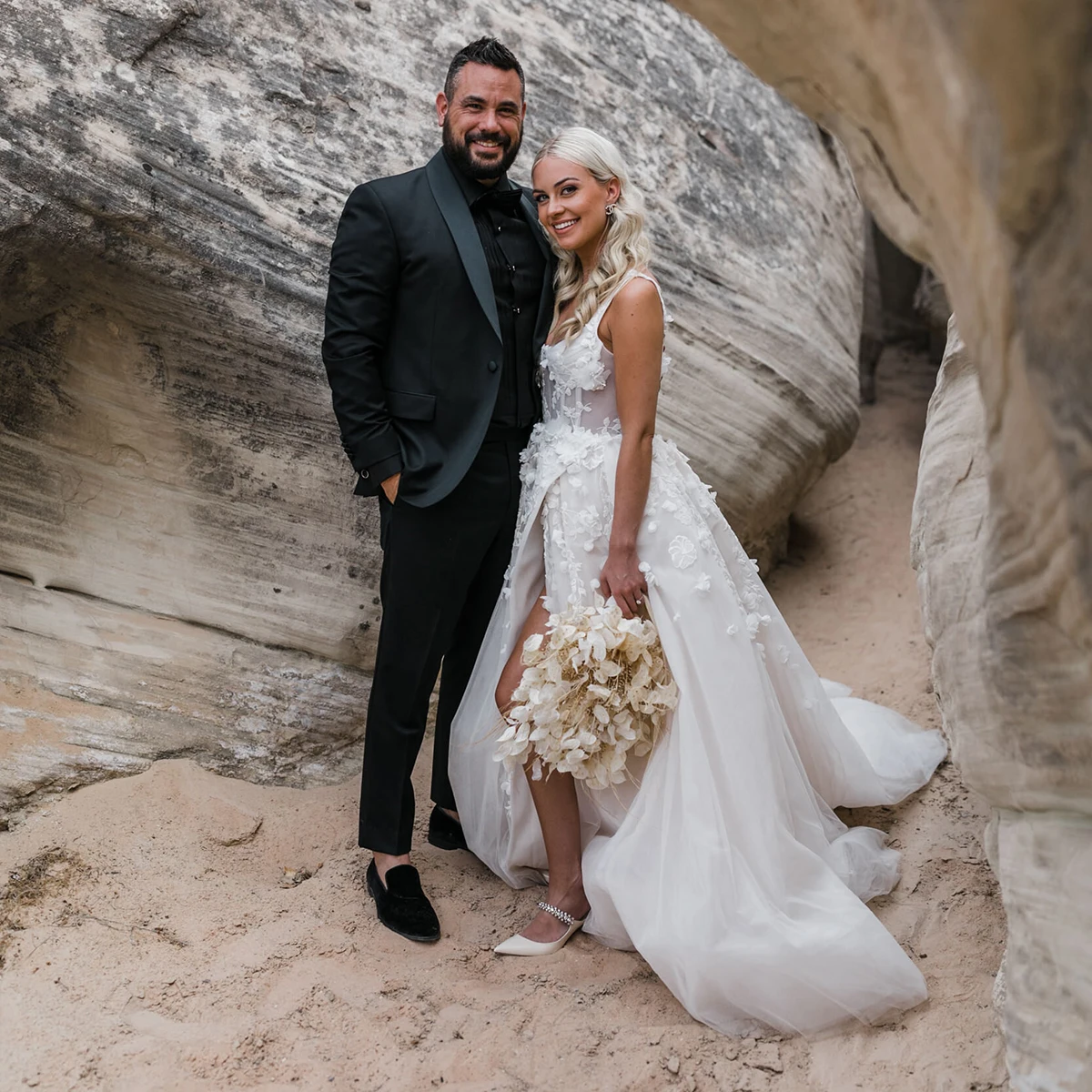 Пышное вышитое свадебное платье с овальным вырезом и трусами прозрачный топ