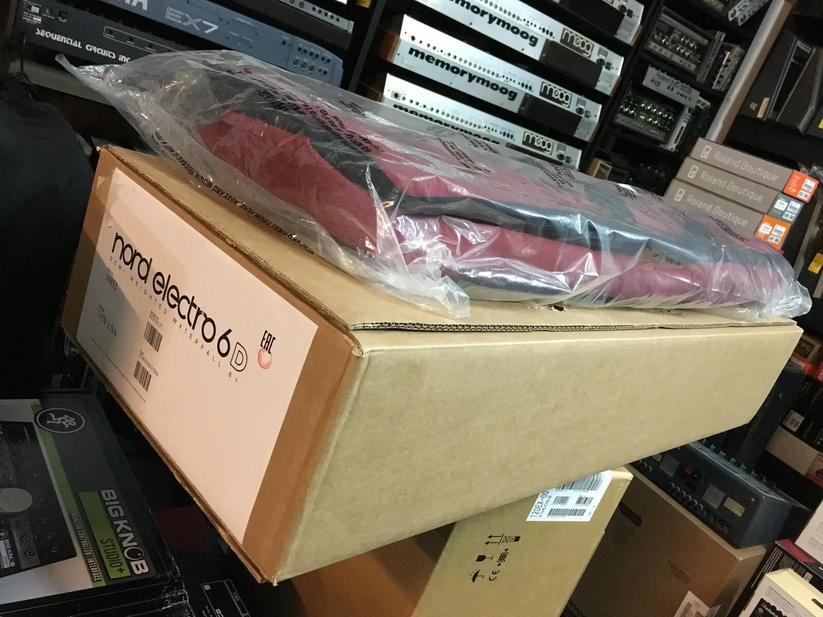 Фото Korg PA1000 61-клавишный аранжировщик клавиатуры PA 1000 в наличии, новый ARMENS №3