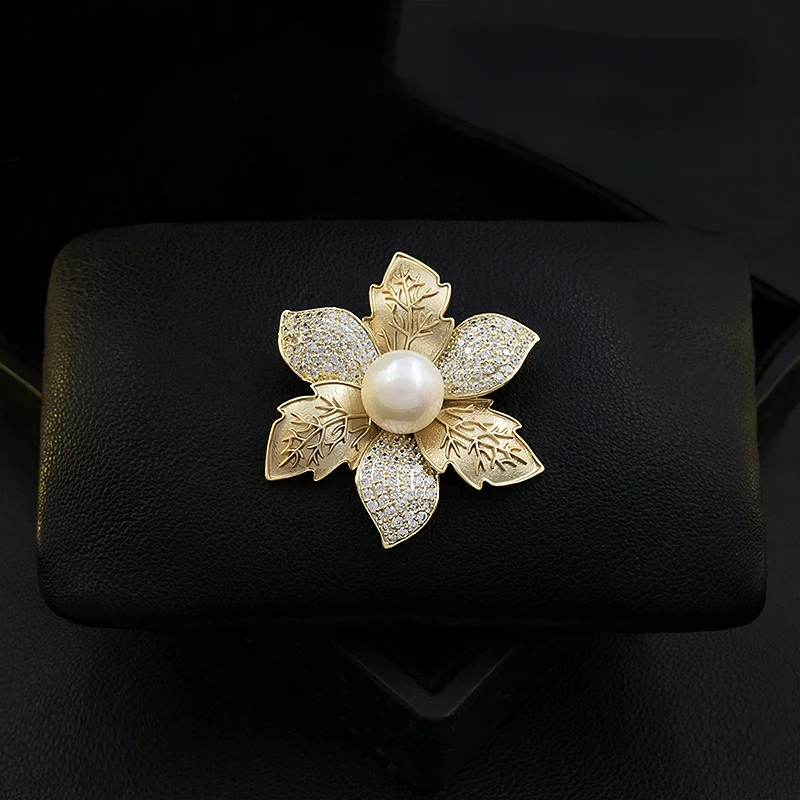 

High-End Exquisite Golden Flower Brooch Women's Sweater Coat Suit Accessories Scarf Buckle Elegant Pearl Rhinestone Jewelry Gift