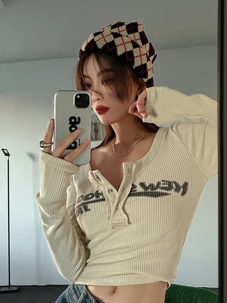 Футболка женская эластичная с длинным рукавом в стиле граффити |