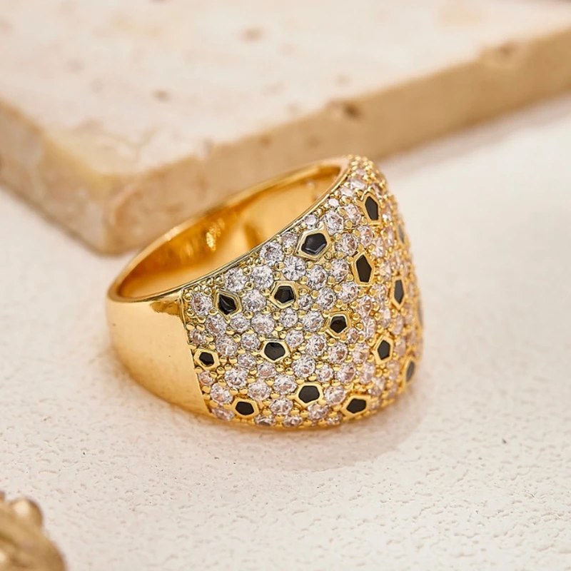 Фото Новое кольцо Ayjewelry с черной эмалью и леопардовым принтом, с циркониевыми камнями, в виде пантеры, для мужчин и женщин, позолоченное 18-каратным золотом №4