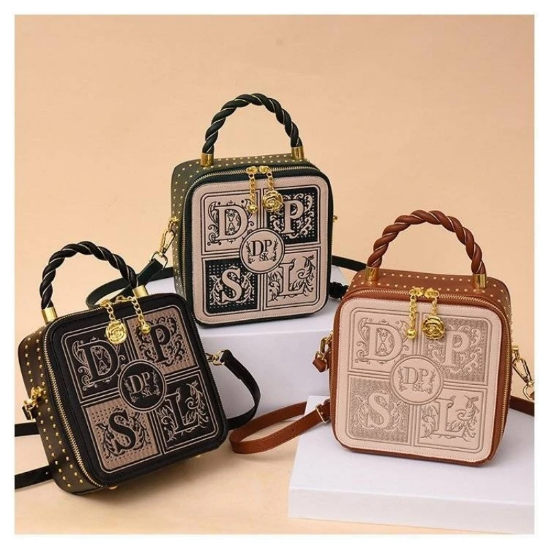 

Bag 2023 new light luxury crossbody bag Autumn and winter niche design embroidery hand-held retro small square bag