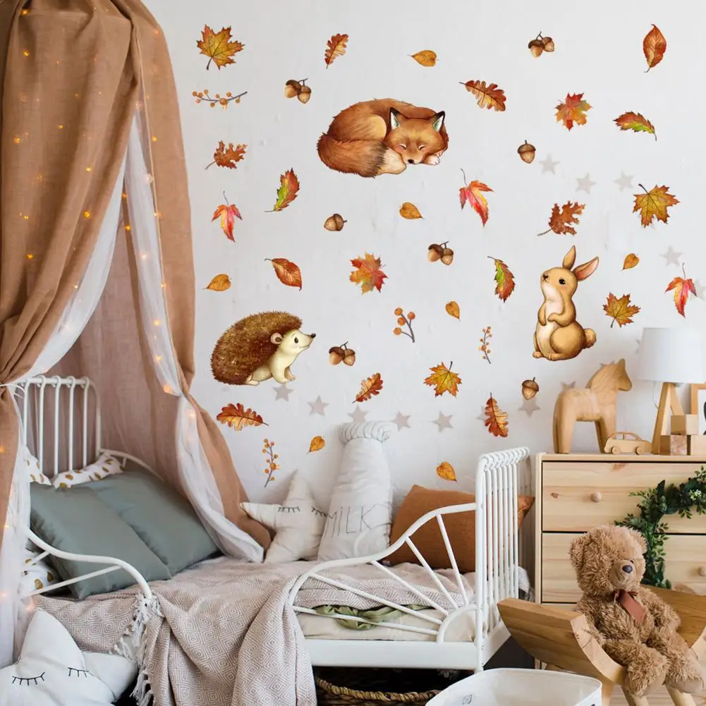 Наклейки на стену с рисунком животных ежик лиса кролик кленовые листья