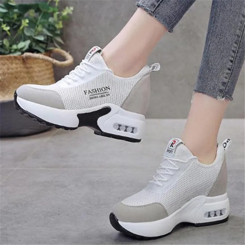 

Женские кроссовки на платформе 11 см, дышащие сетчатые, на танкетке, повседневная обувь для тренировок, толстая подошва, белые, на лето