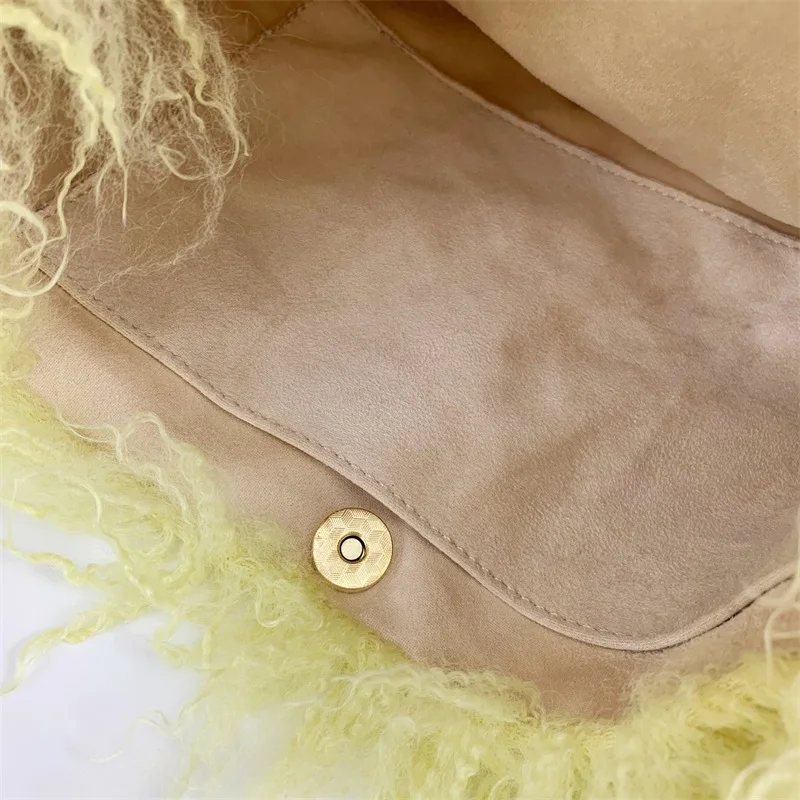 Y2K Artificial Wool Faux Fur Bag Sweet Girls Fluffy Plush Crossbody Bag Winter Large Capacity Punk Dumpling Bag Spice Girl Style