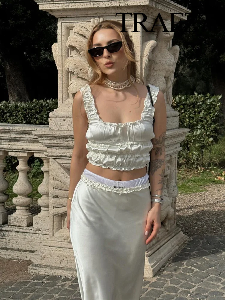 Женский приталенный топ с открытой спиной и атласная текстурированная юбка