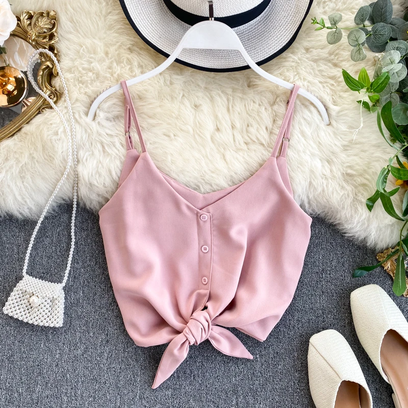 

Женский летний топ на бретелях с V-образным вырезом