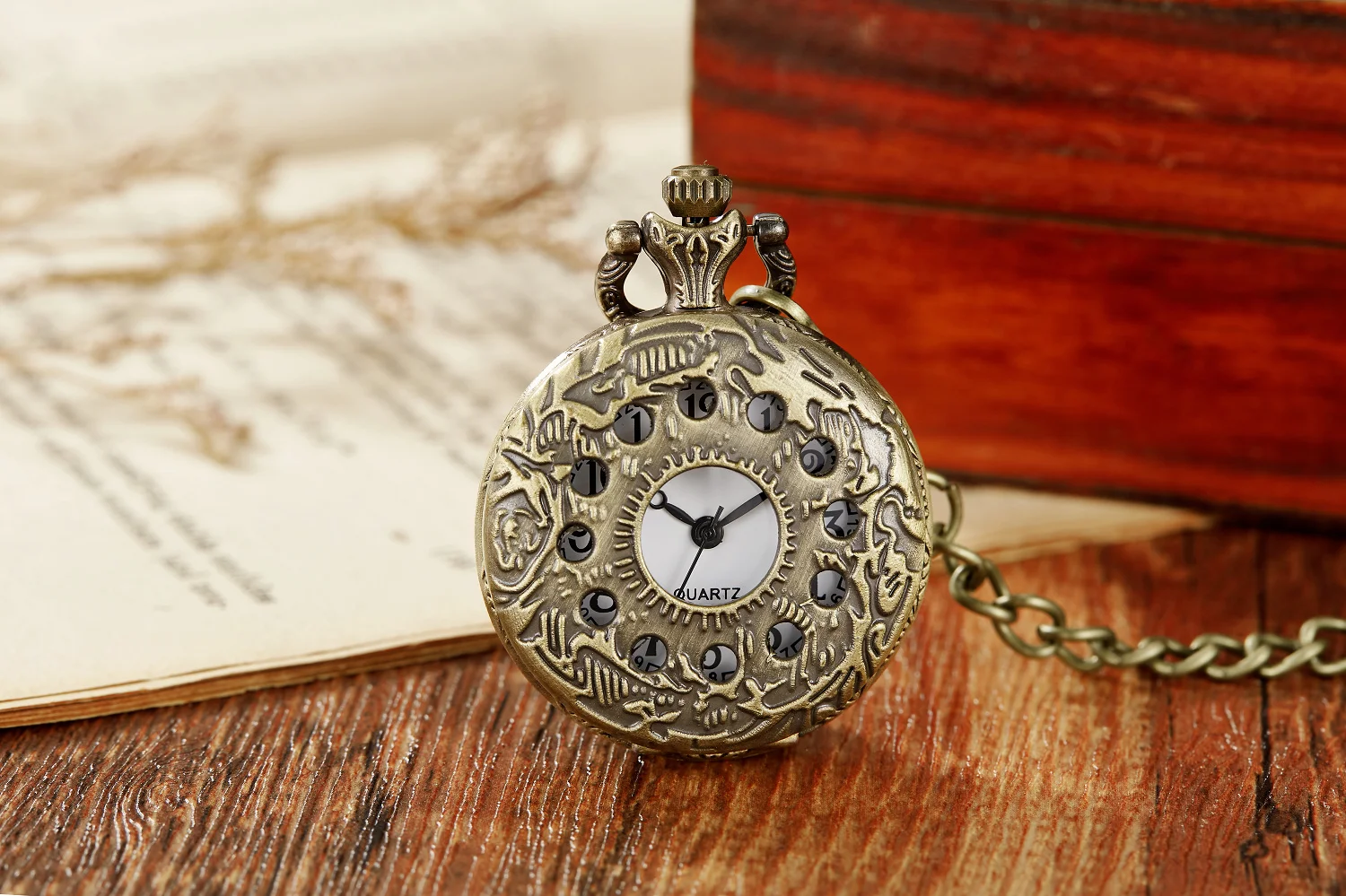 Рисунок 4 - Классические карманные часы с вырезами