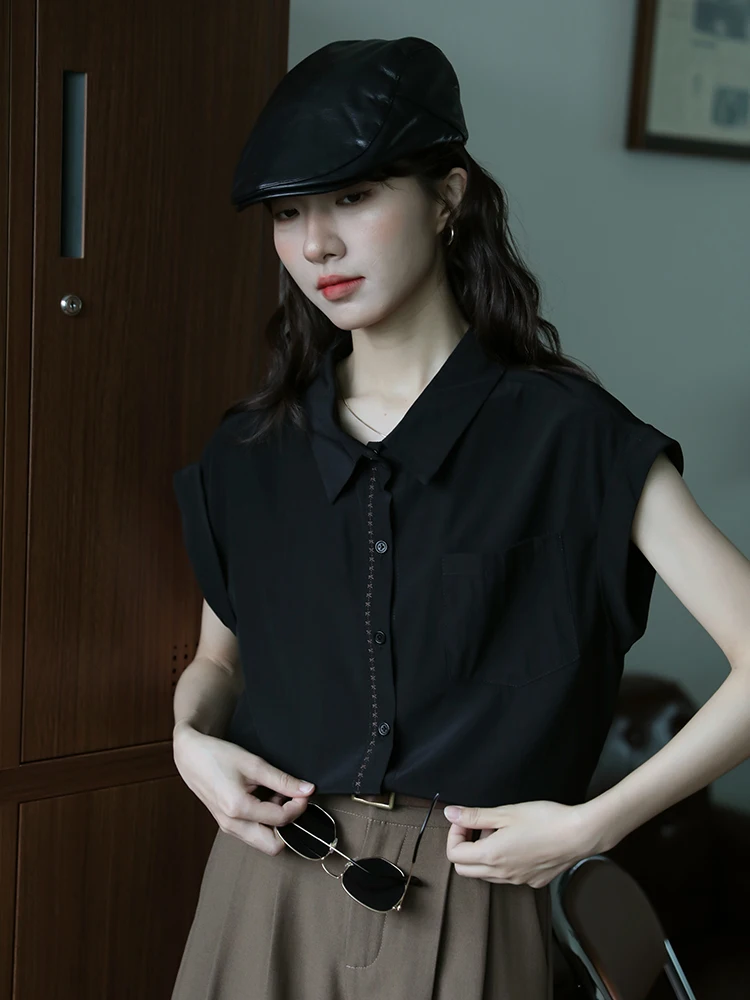 Черные линии украшения простой ретро-дизайн рубашки с короткими рукавами