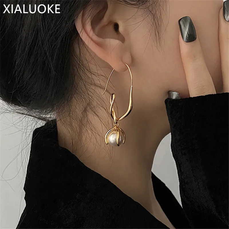 

XIALUOKE Metal Line Twisted Knot Pearl Drop Earrings For Women Retro Elegant Personality Ear Hook Earrings Travel Party Jewelry