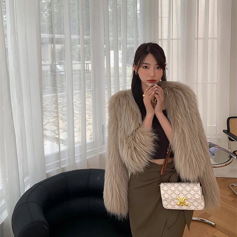 Женское двухстороннее пальто из меха енота новинка зима 2023 короткое в