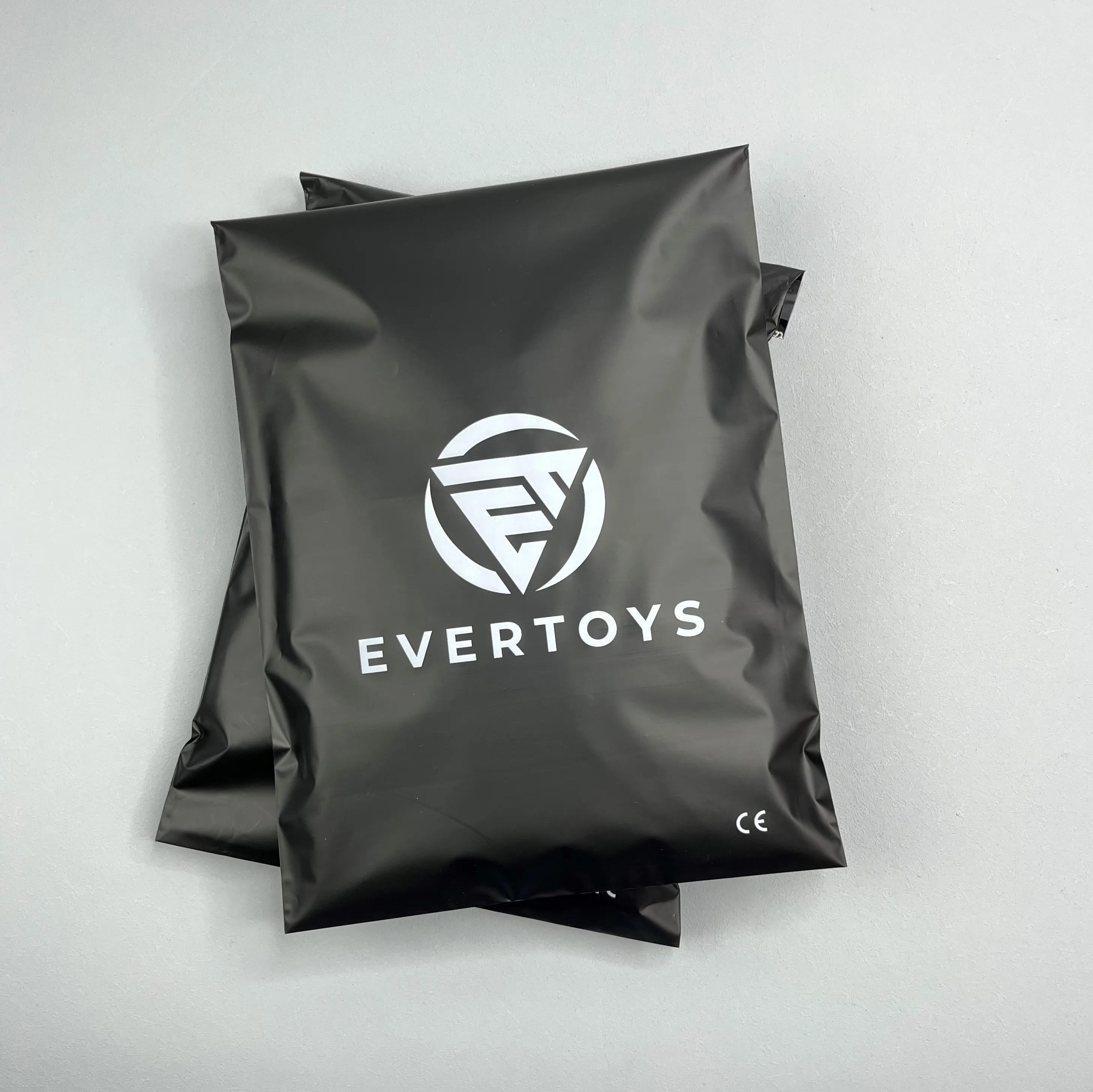 

Экологически чистые биоразлагаемые Оптовые высококачественные матовые черные поли печатные Конверты Пластиковые Упаковочные пакеты