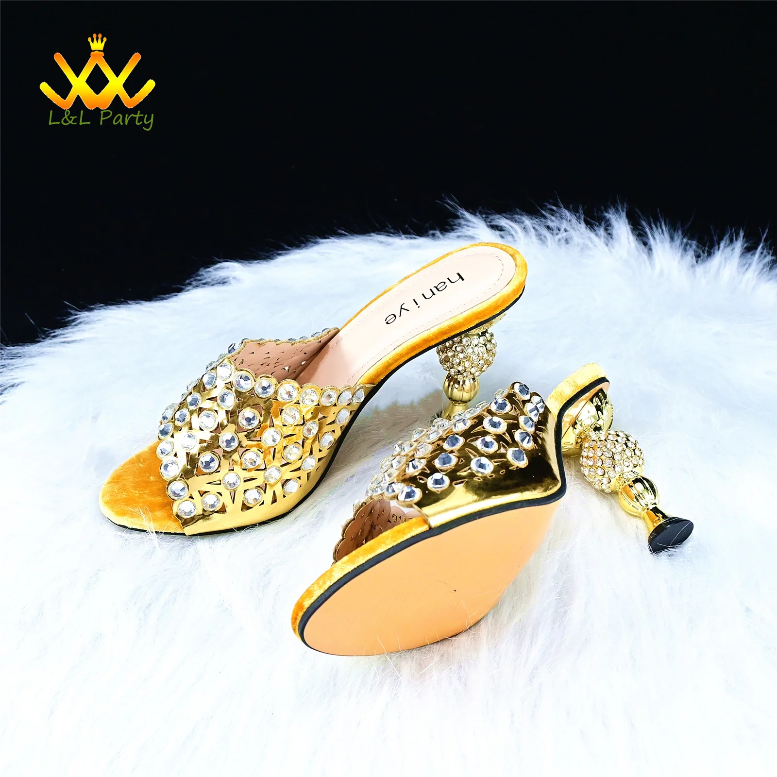 Золотые специальные туфли на каблуке с кристаллами новые поступления высокого