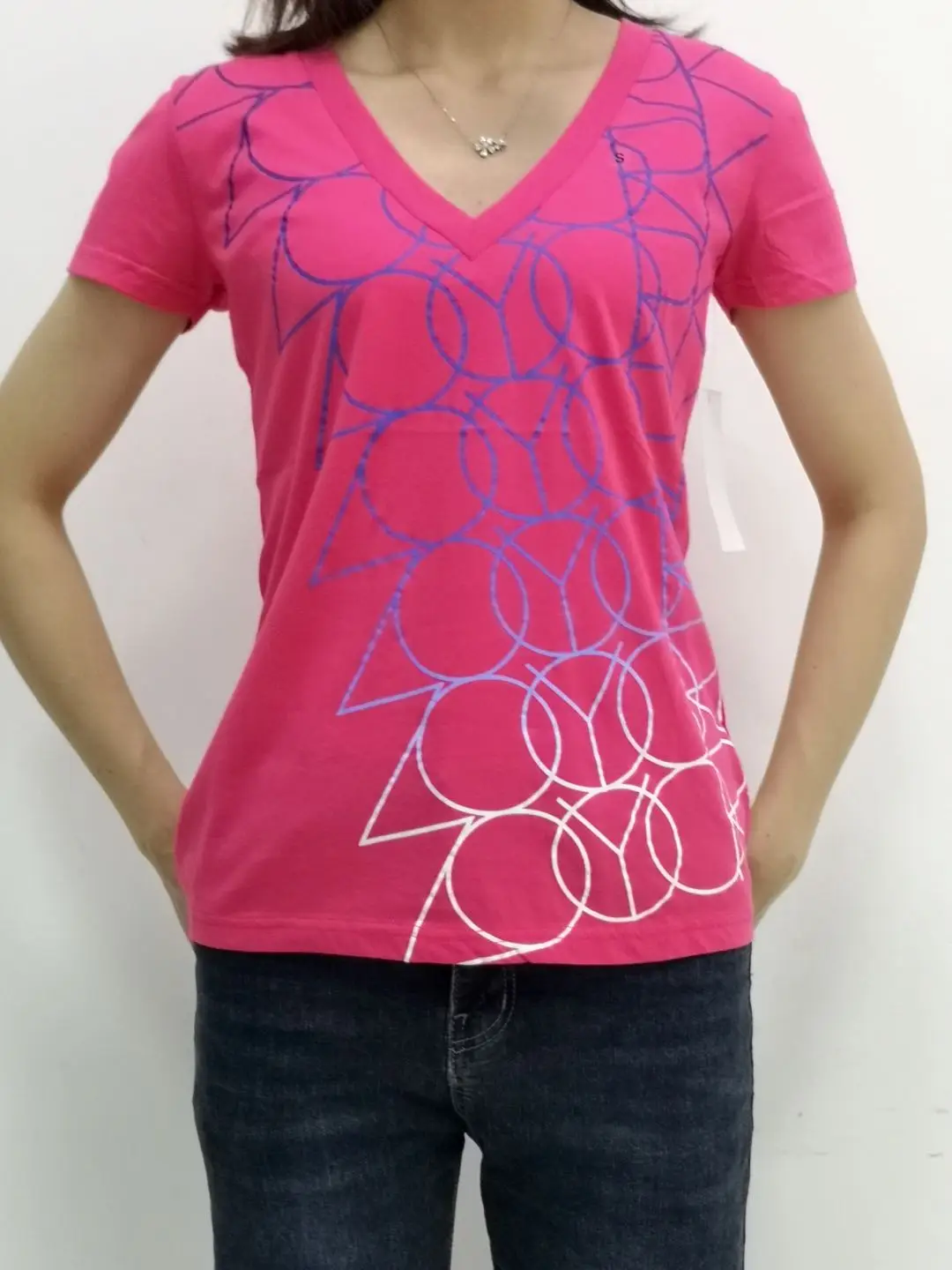 

Женская Винтажная футболка с V-образным вырезом, розово-красная/черная хлопковая Футболка оверсайз y2k в стиле аниме, милый топ в стиле Харадз...