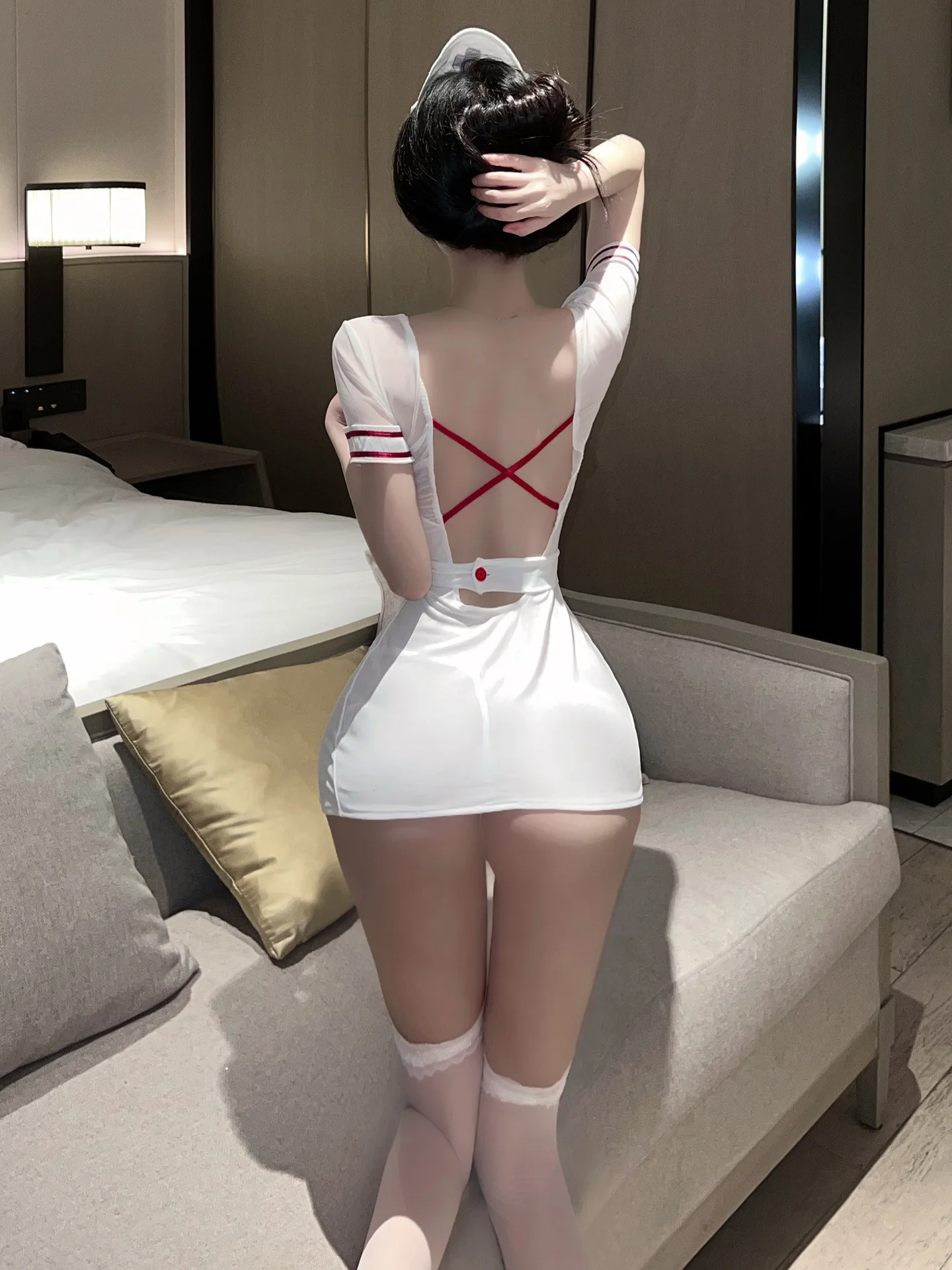 Рисунок 5 - Сексуальная соблазнительная форма медсестры с разрезом