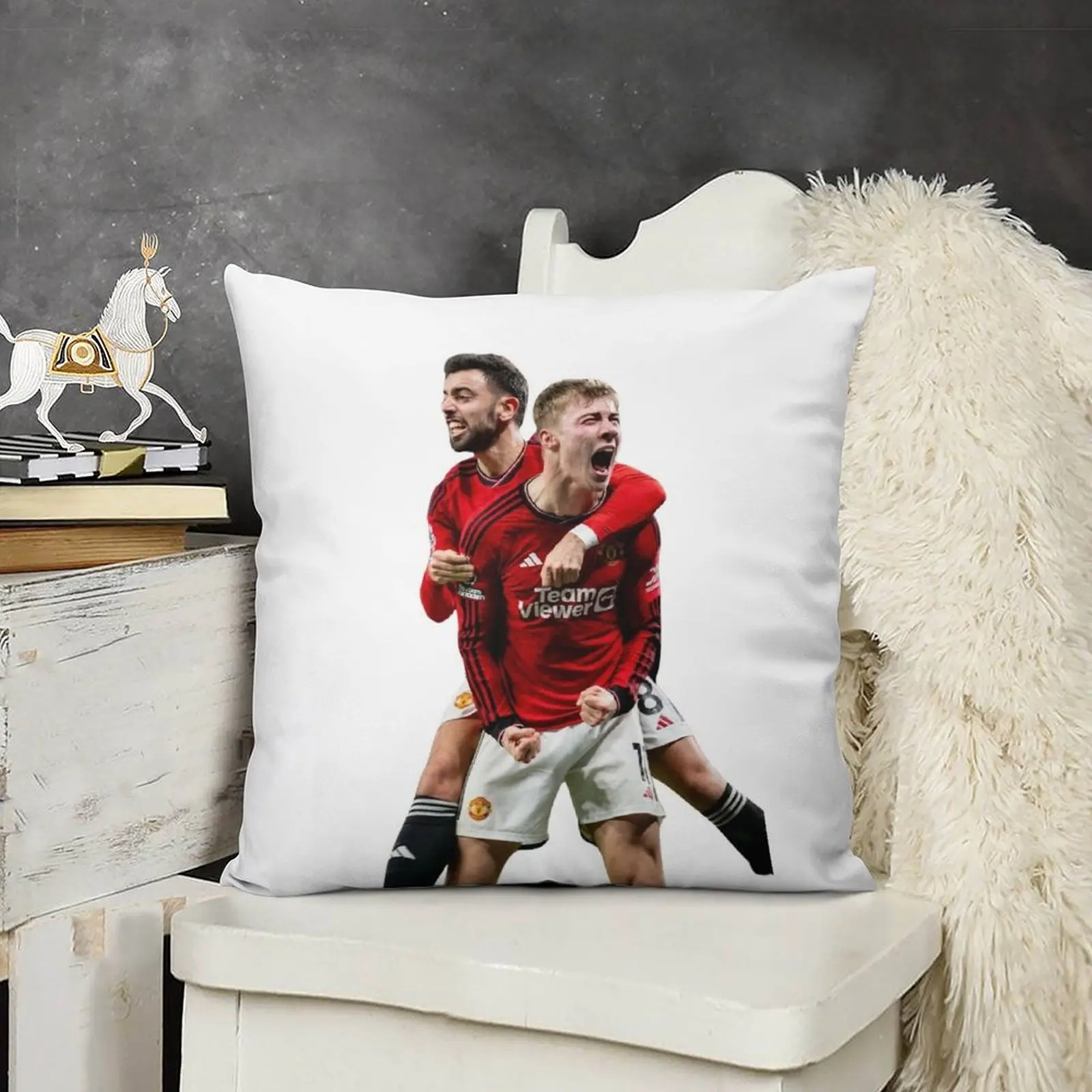 Рождественская декоративная подушка Rasmus Hojlund and Bruno- GOAL