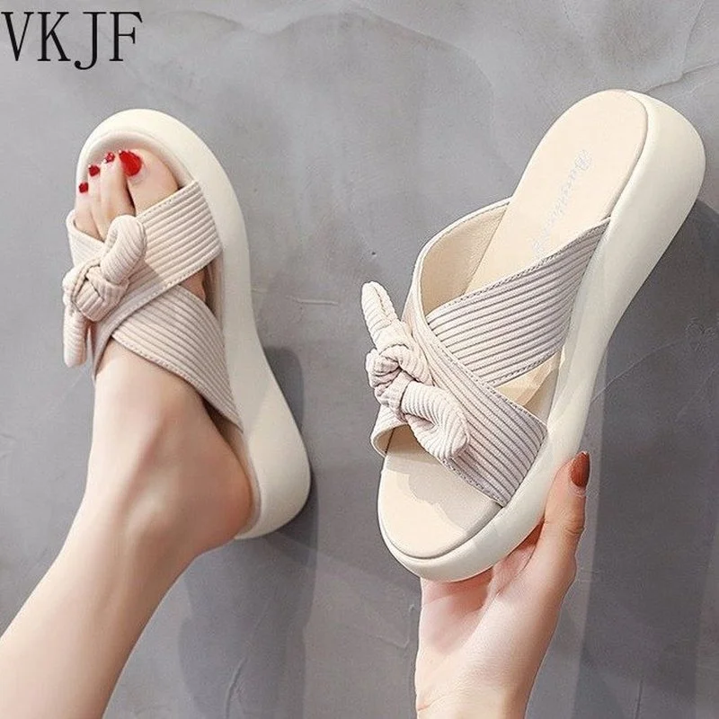 

Женская верхняя одежда, женские тапочки на толстой подошве, летние пляжные тапочки в форме сердца, однотонные женские уличные тапочки