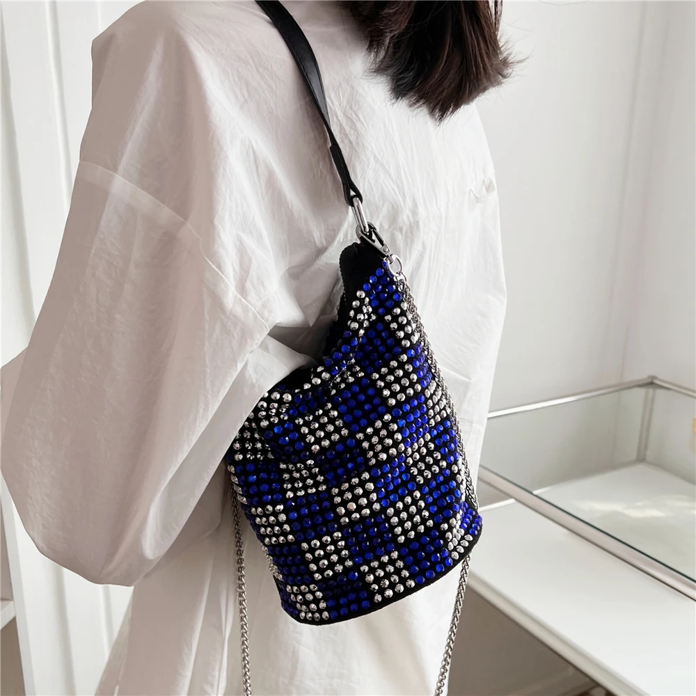 

Luxury Designer Studded Bucket Small Underarm Women Handbags 2022 Trend Fashion Brand Soft Chain Ladies Shoulder Crossbody Bags