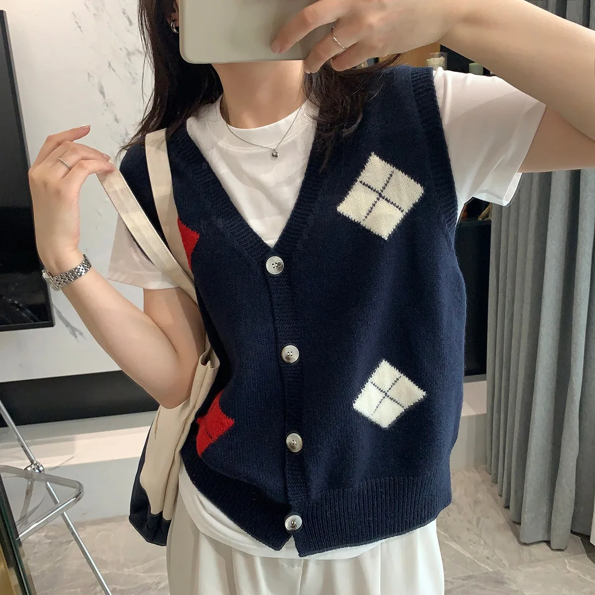 

Autumn New Vintage Diamond Plaid V-Neck Knitted Vest Cardigan Women's Knit Folded Tank Top with Sweetheart