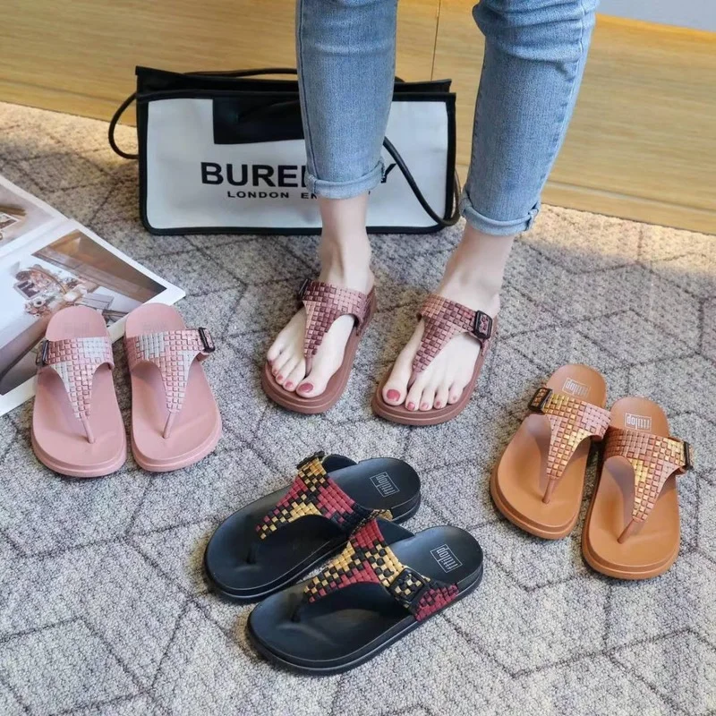 Rhinestone Slippers for Women Flip Flop with Free Shipping Summer New 2023 Sandals Fashion Flat Cute Platform Beach Slipper Hot