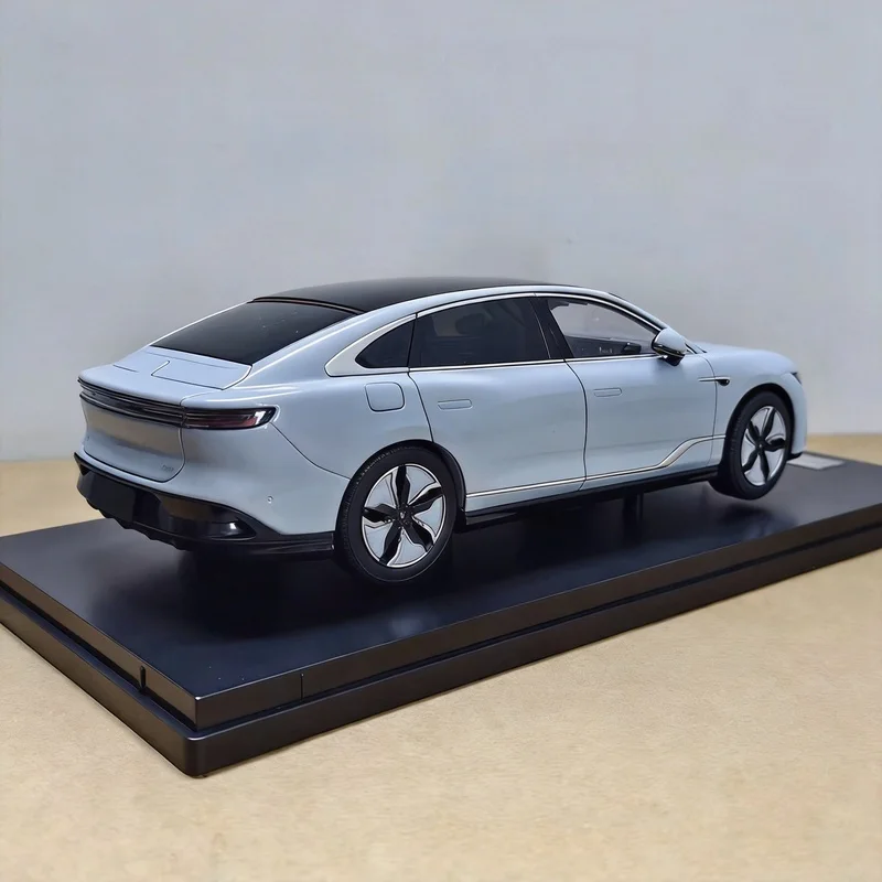 Фото Масштабная модель автомобиля Lantu Chasing Light Car VOYAH из сплава, 1:18, для коллекции №3