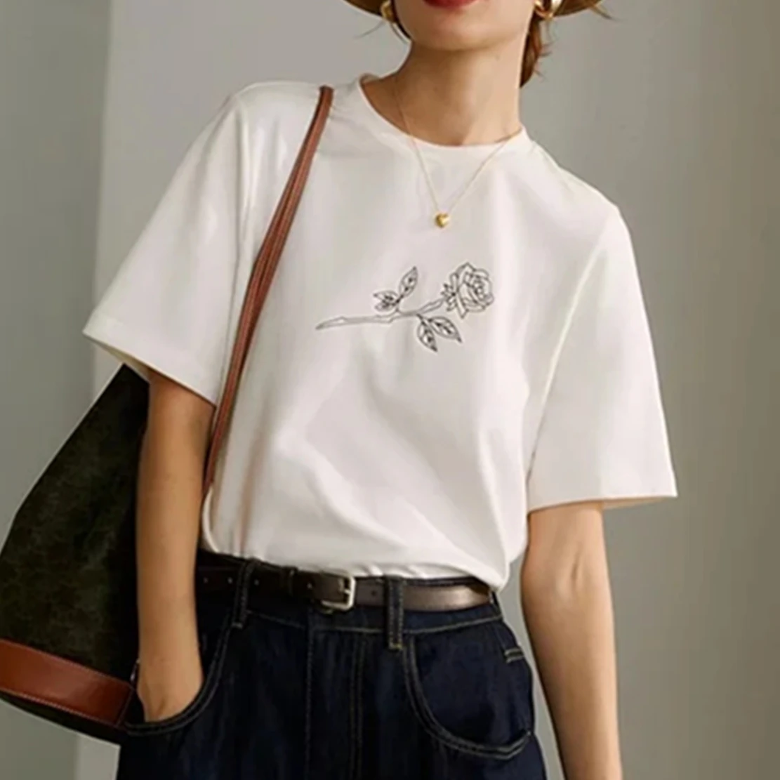 

Elmsk 2022 вышивка короткий рукав белый цвет повседневные английский стиль розы футболки женские модные топы