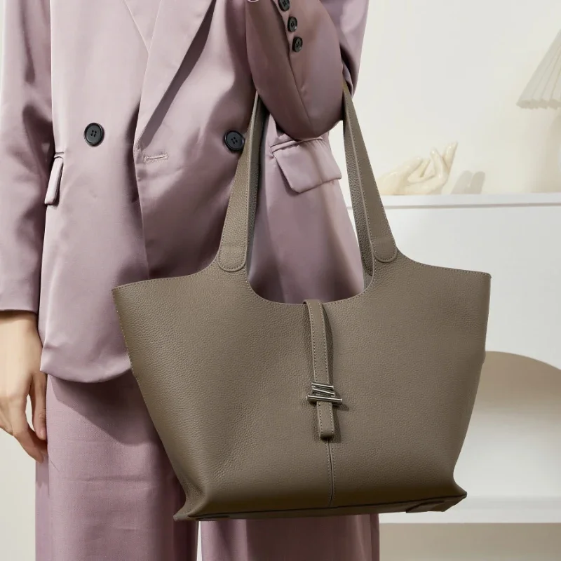 2024 ранняя осень новый головной слой из воловьей кожи сумка-тоут с колокольчиком