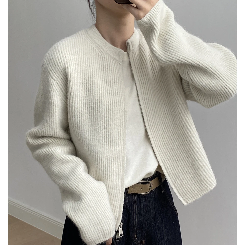 Женский осенний кардиган на молнии с круглым вырезом