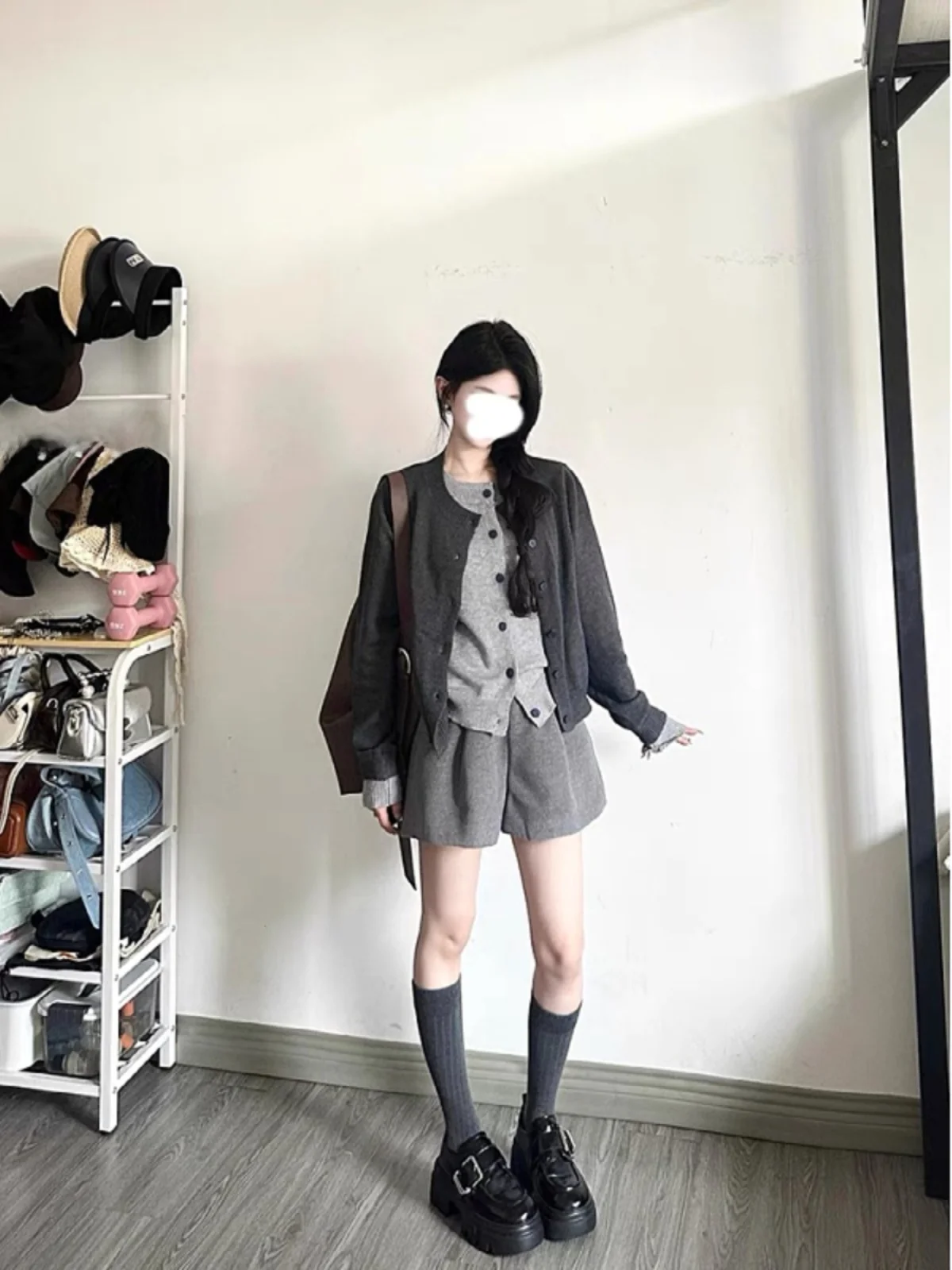 Серые шерстяные брюки трапециевидной формы больших размеров расклешенные с