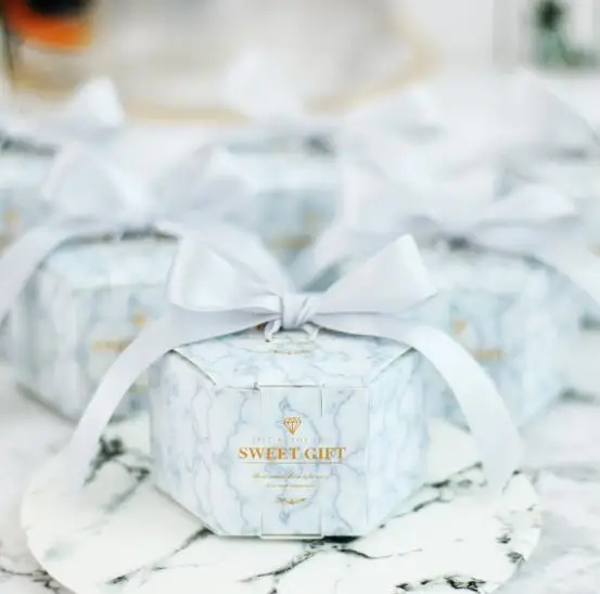 

100pcs Hexagonal Marble Wedding Favors Candy Boxes Chocolate Paper Party Gift Box + Silver Gold Coffee Ribbons