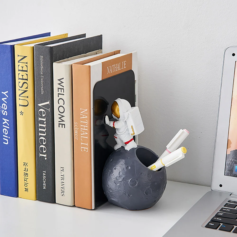

Nordic Home Decoration Resin Creative Astronaut Ornaments Book Stand for Decoration Bookshelf Desk Accessories Home Decor Gift