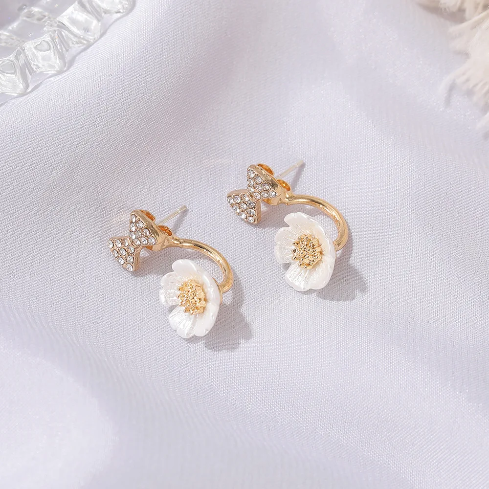 

Korean Daisy Earrings New Sweet Bowknot Shell Flower Stud Earrings For Women Earing Jewelry Back Hanging Flower Earings