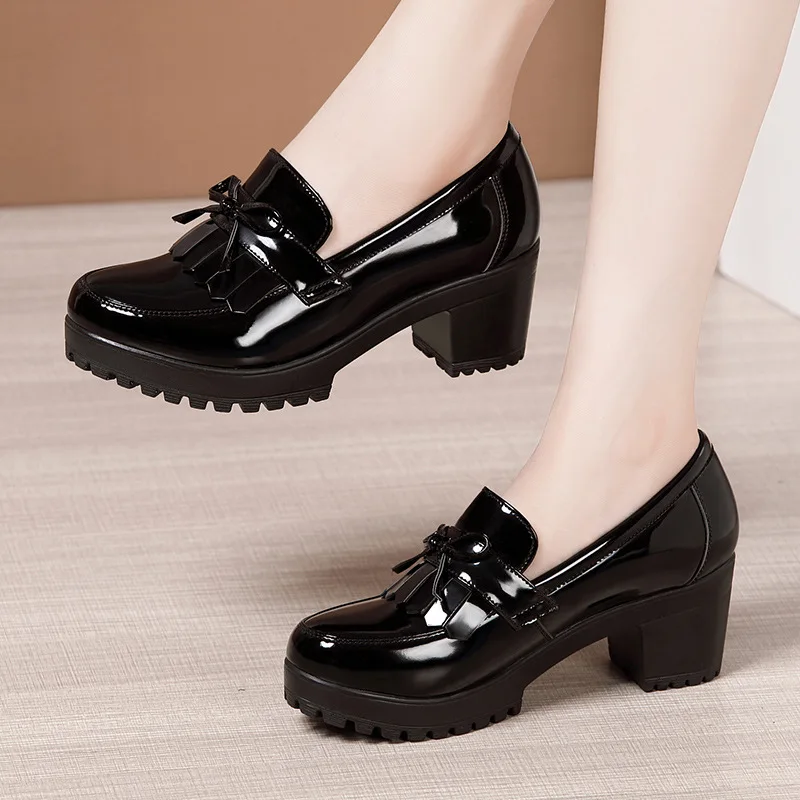 

2023 Black Luxury Bowknot Slip on Tassels Black Thick Heels Fashion Vintage Women Leather Footwear Size 33 43 Women Pumps Shoes