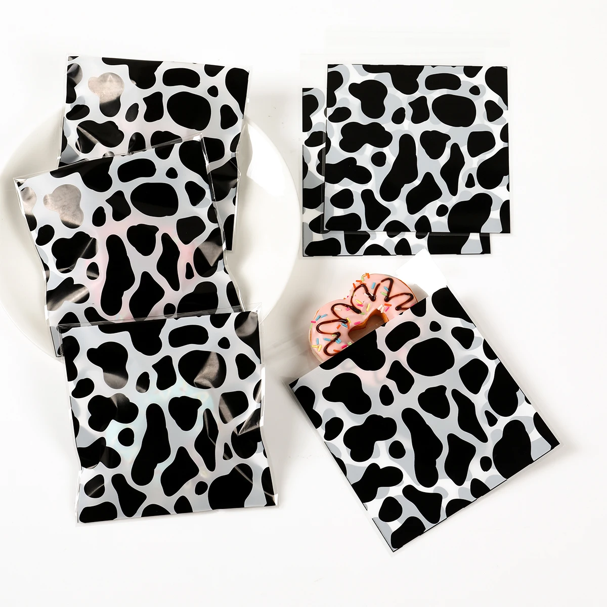 Самозапечатывающийся пакет для конфет в виде коровы 50 шт.