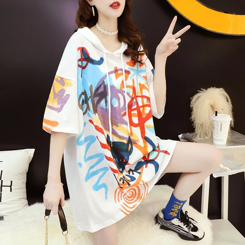 Женская футболка средней длины с коротким рукавом и капюшоном