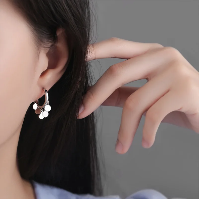 Серьги-кольца женские круглые из серебра 925 пробы с геометрическим рисунком