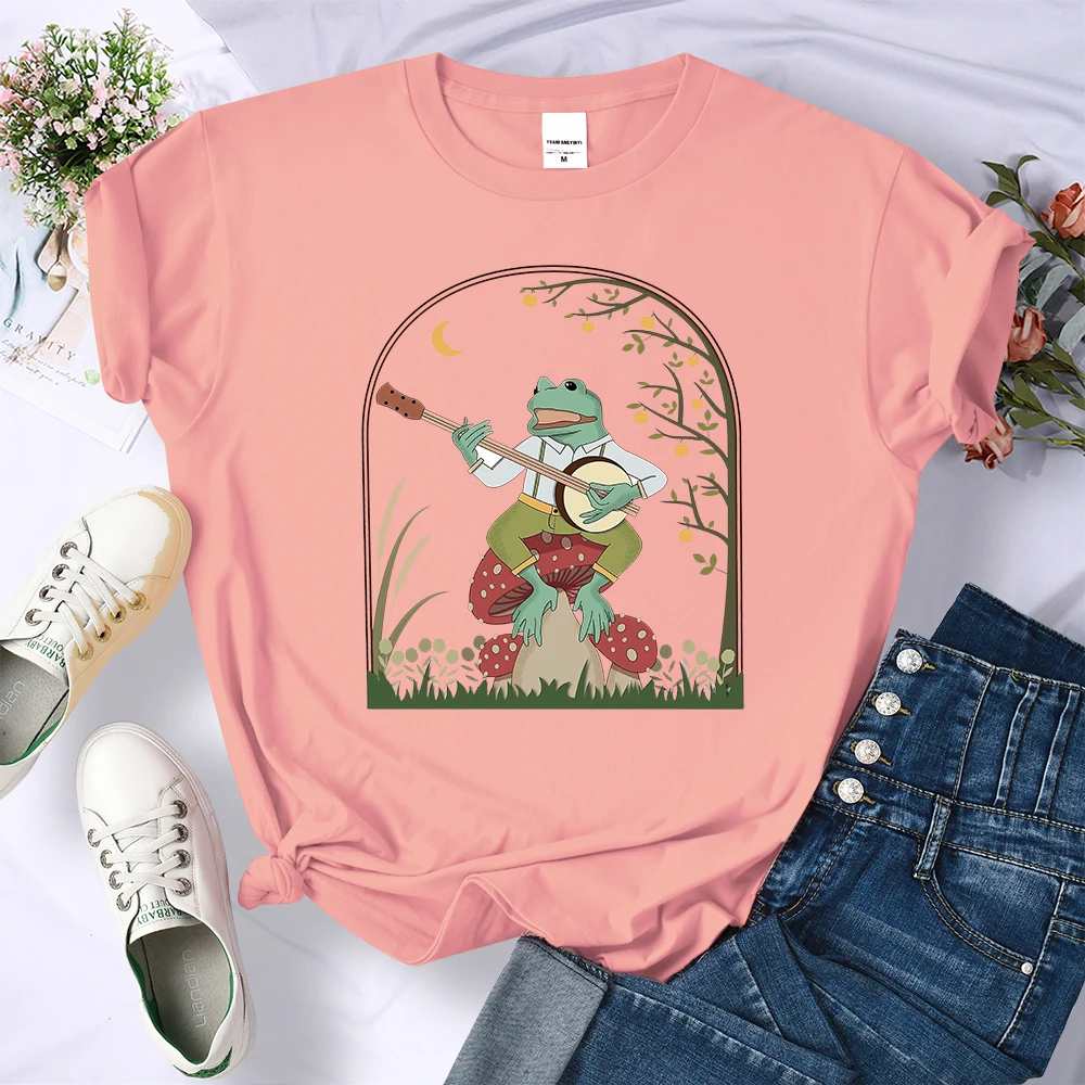 Cottagecore Эстетическая лягушка играющая банджо на грибе Милая винтажная женская